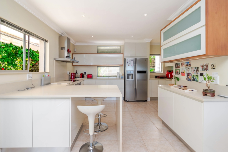 3 Bedroom Property for Sale in Sea Point Western Cape